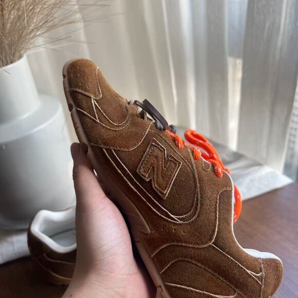 Miu Miu & New Balance 530 SL suede sneakers in Cinnamon - Picture 5 of 8